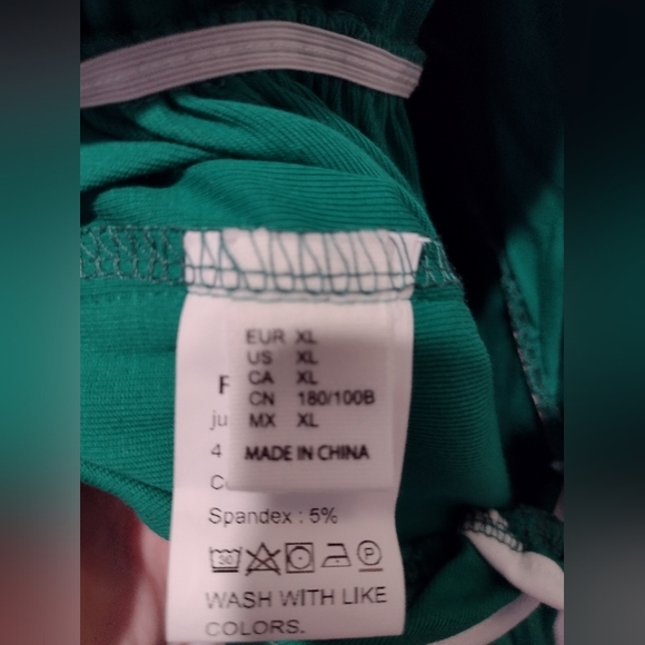 Green backless romper w/ rainbow size extra large NWOT - Picture 4 of 5